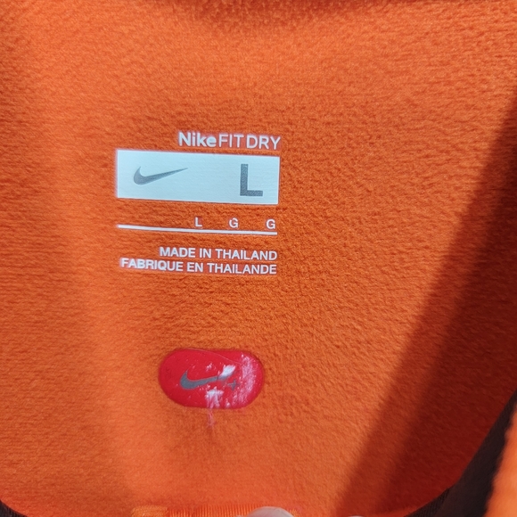 Nike Fit Dry Men's Orange 1/2 Zip Pull Over Size Large Long Sleeve Zip Pocket. - Picture 5 of 9